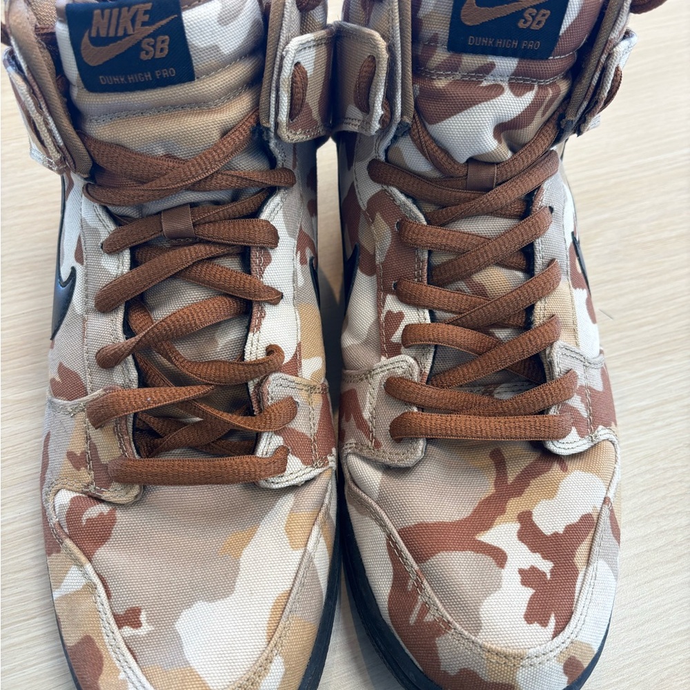Nike SB Dunks Sneakers - Camouflage Brown and Tan - Picture 3 of 6